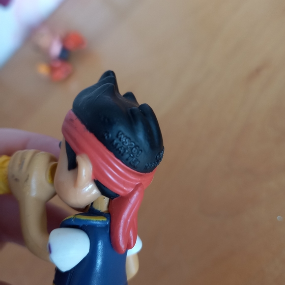 Disney Junior Jake And The Neverland Pirates Figure set Izzy Jr Cake Toppers 3" - Picture 4 of 11